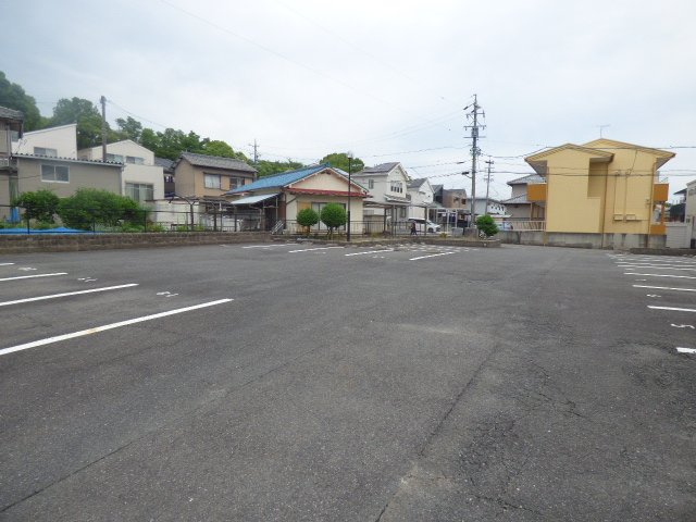 シャルムの駐車場