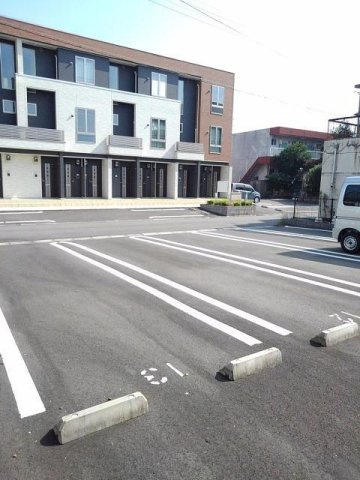 レジェンド春日の駐車場