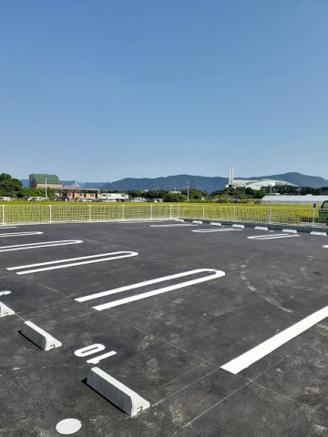 プリムローズ　ＨＡＬの駐車場