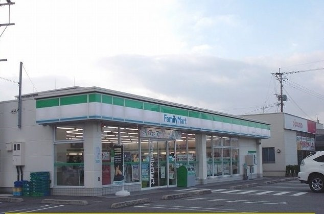 サンテラス　Ⅲの周辺|ファミリーマート日向原町店まで500m
