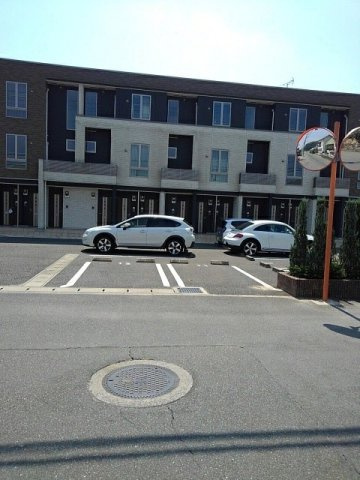ネオ壱番館の駐車場