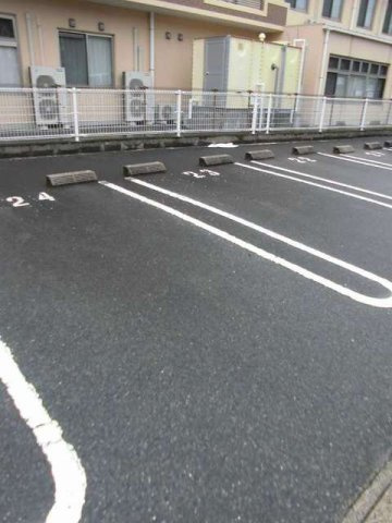 サニーハイツＤの駐車場