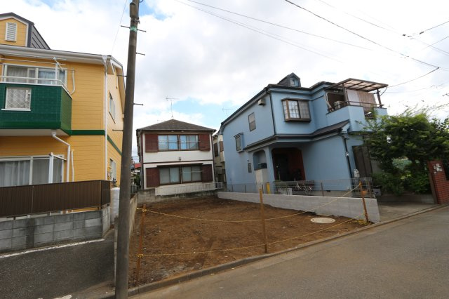 【Heartfull Town】小平市上水本町１丁目1296番の外観|南道路に面した陽当たりに恵まれたロケーション！