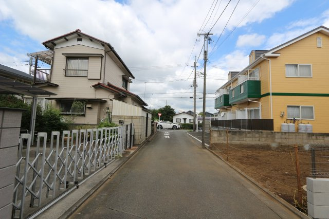 【Heartfull Town】小平市上水本町１丁目1296番の外観|リビングイン階段&対面式キッチンを採用した、
ご家族の絆が育まれる間取り設計。
