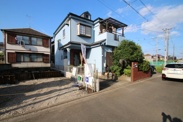 【Heartfull Town】小平市上水本町１丁目1296番の外観|リビングイン階段採用♪
アコーディオンカーテンをつければ暖かい空気が二階に逃げることも防げます
