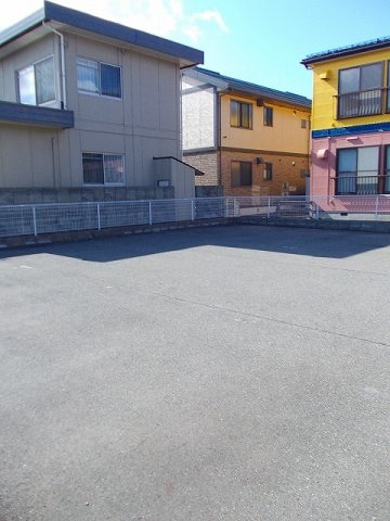 アビタシオン泉の駐車場|カースペースがあります