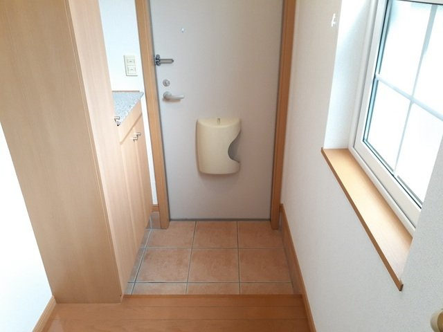 エスポワールⅡの玄関|明るい玄関です