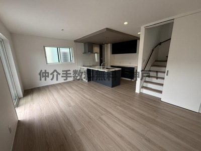 【居間・リビング】 | 神戸市須磨区若草町2丁目　新築戸建　仲介手数料無料！ | リビングです