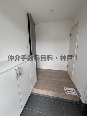 【玄関】 | 神戸市須磨区若草町2丁目　新築戸建　仲介手数料無料！ | シンプルで使いやすい玄関です