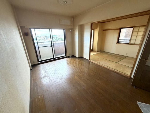 グランドヒルズ福徳壱番館の居間・リビング