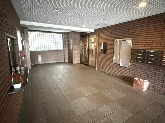 グランドヒルズ福徳壱番館のエントランス
