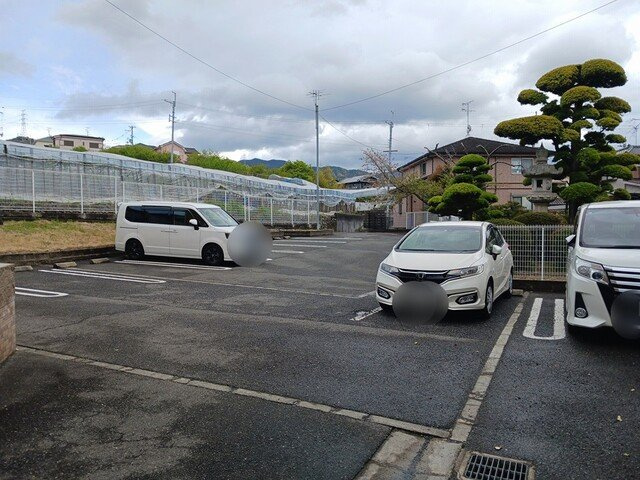 ファシネイション春日Ⅰの駐車場