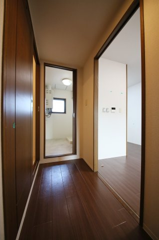 ロイヤルパレスFUKIの内装|別部屋反転間取のお写真になります。参考にご覧くださいませ。