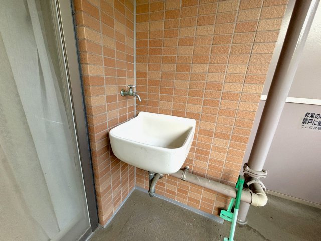 スロップシンクもありますのでお子様の遊び道具なども洗うことができます。