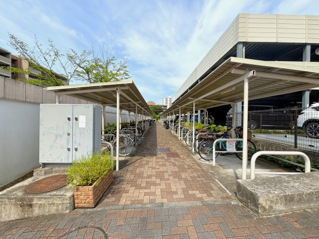 駐輪場は空きがありますので、複数台ご契約可能です