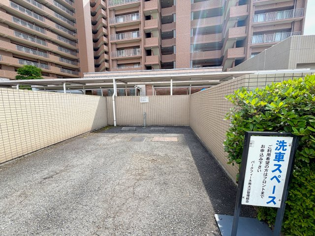 洗車スペースございますので周りを気にせず愛車を隅々まで綺麗にすることができます