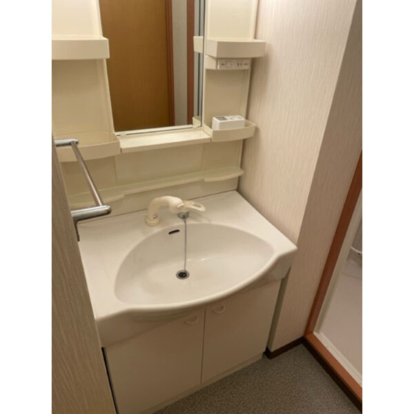 クレインスマイルの洗面所|別部屋同一間取りのお写真となります。