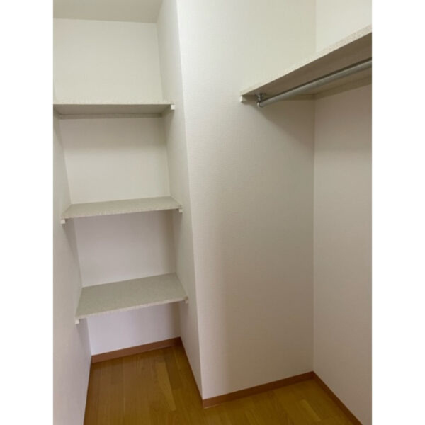クレインスマイルの収納|別部屋同一間取りのお写真となります。