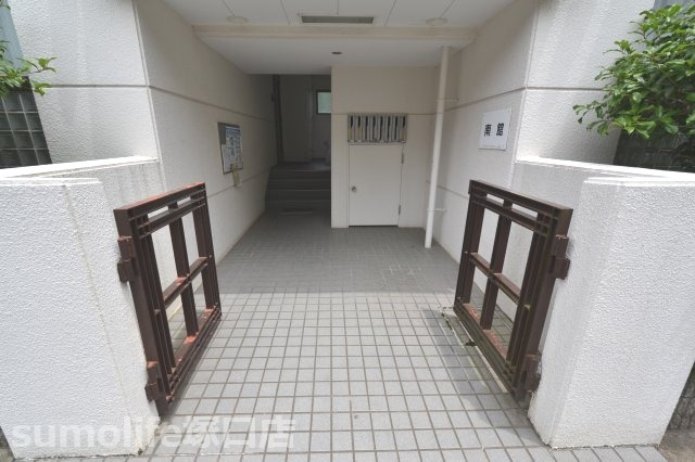 パープルツィン園田のエントランス