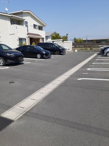 リヴェール恋町　Ⅰの駐車場|駐車スペースもあります☆