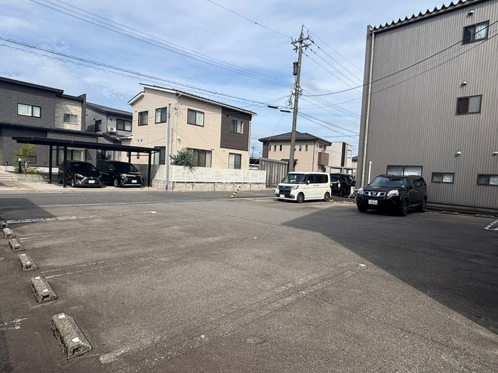 ベルメゾンの駐車場