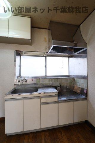 大塚荘のキッチン|コンパクトなキッチンで掃除もラクラク