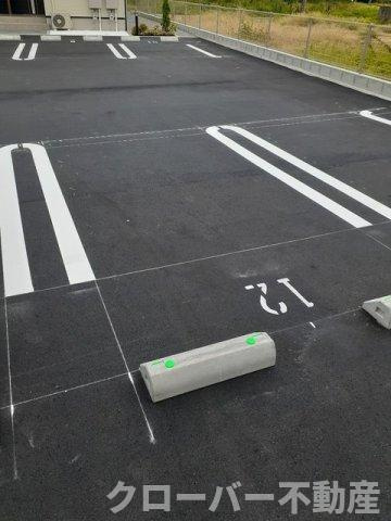 サンルミエール　Ⅰの駐車場