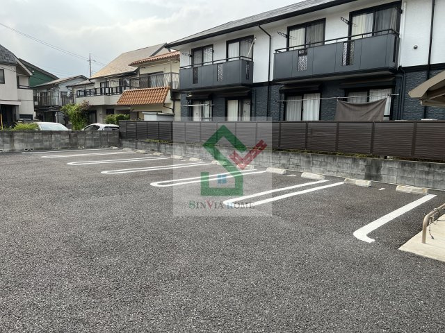エステート西堀2の駐車場