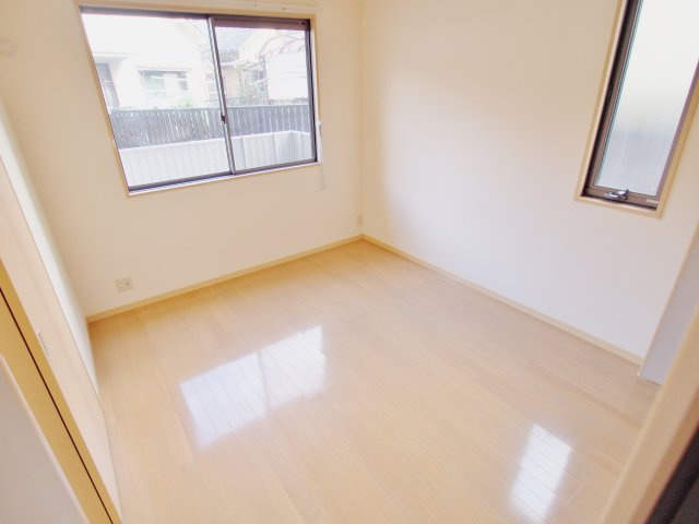 シャルマン西浜 A棟の洋室