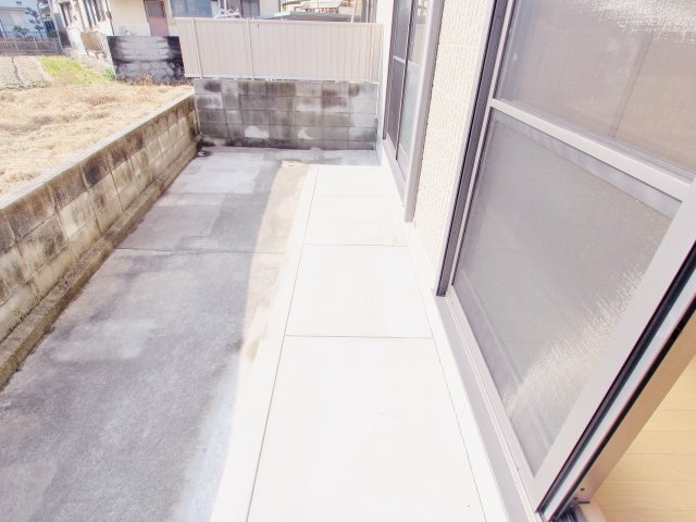 シャルマン西浜 A棟の庭