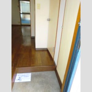 イーストウィングオガワの玄関