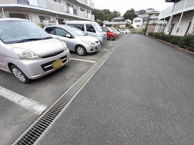 ファミールコートⅠの駐車場