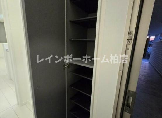 特典：仲介手数料が無料です!!の玄関