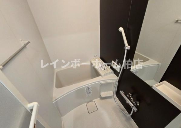 特典：仲介手数料が無料です!!の浴室