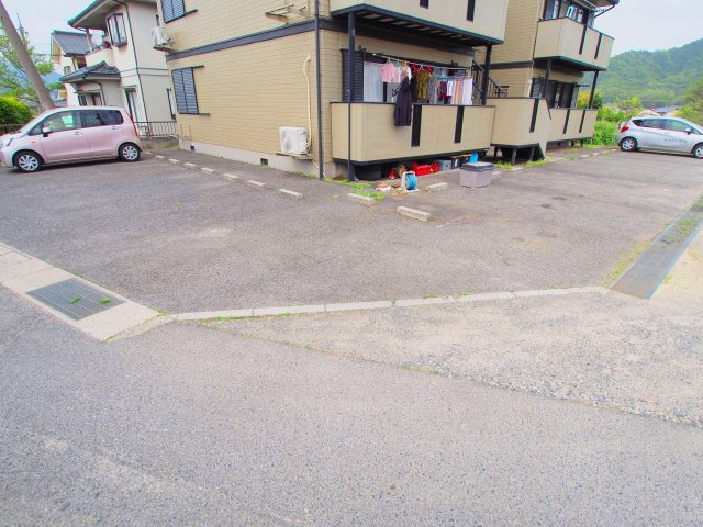 レトア坪屋の駐車場