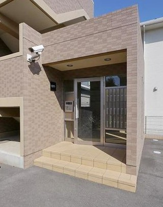 所沢市花園４丁目の賃貸マンションのエントランス