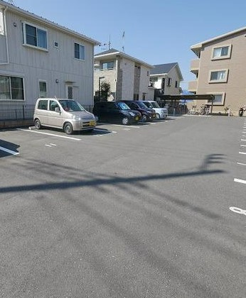 所沢市花園４丁目の賃貸マンションの駐車場