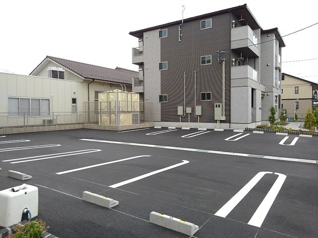 イル・パラディーゾ　Ⅱの駐車場