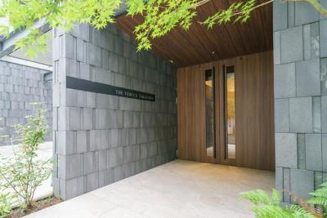 Ｔｈｅ　Ｖｅｒｌｕｘ　Ｔａｋａｎａｗａのエントランス|建物の内部です