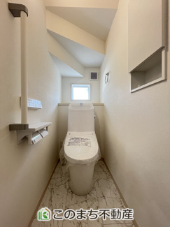 【トイレ】 | クライン小山市塚崎1期　  | 清潔感のあるシャワートイレ☆窓が有り換気もラクラク行えます☆
