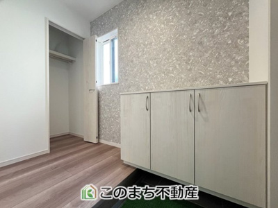 【玄関】 | クライン小山市塚崎1期　  | 収納が豊富な広々とした玄関スペース☆