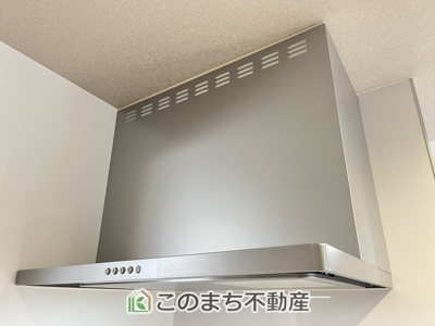 【キッチン】 | クライン小山市塚崎1期　  | シンプルながらお料理の匂いをスッキリ吸引するレンジフード☆