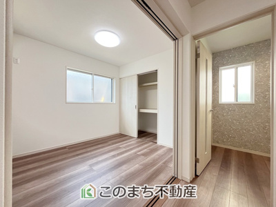【洋室】 | クライン小山市塚崎1期　  | 2面採光の明るい室内☆