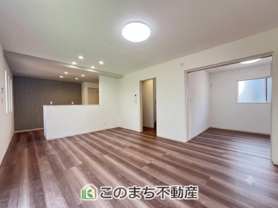 【居間・リビング】 | クライン小山市塚崎1期　  | 明るいリビングスペース☆ご家族の団らんを明るい日差しがが照らします☆