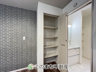 【収納】 | クライン小山市塚崎1期　  | 食器や食材の収納に便利なパントリー付きでキッチン周りをすっきりキレイに保てます☆