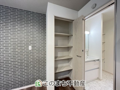 【収納】 | クライン小山市塚崎1期　  | 食器や食材の収納に便利なパントリー付きでキッチン周りをすっきりキレイに保てます☆