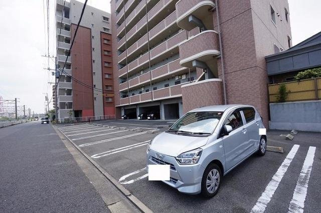 グランド・コスモの駐車場