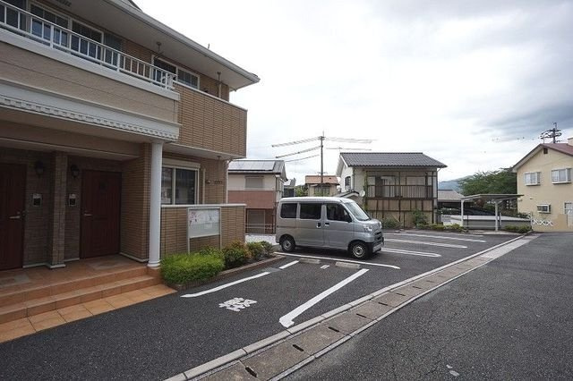 サニーひまわりの駐車場