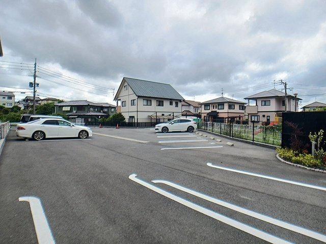 ドルチェ八幡西の駐車場
