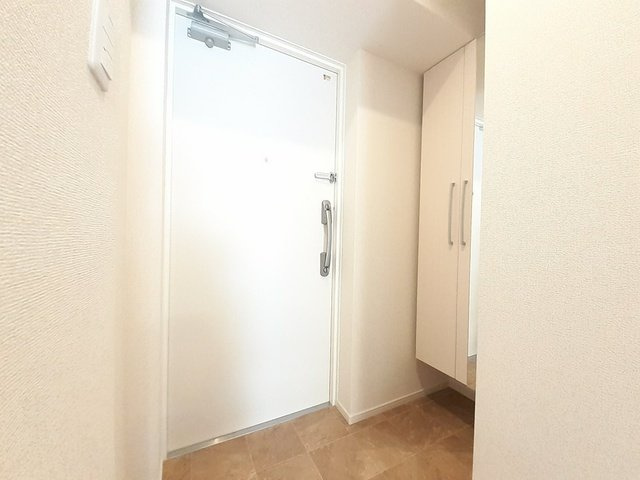 ロータス青山１の玄関